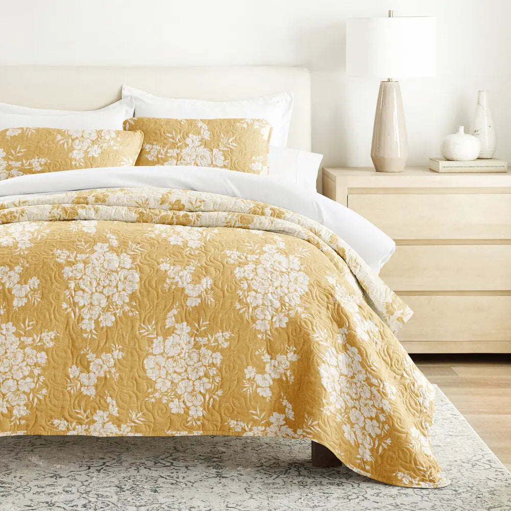 Vintage Floral Reversible Quilted Coverlet Set — 3-Piece Distressed Bouquet Bedding with 2 Pillow Shams