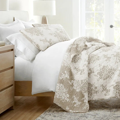 Vintage Floral Reversible Quilted Coverlet Set — 3-Piece Distressed Bouquet Bedding with 2 Pillow Shams