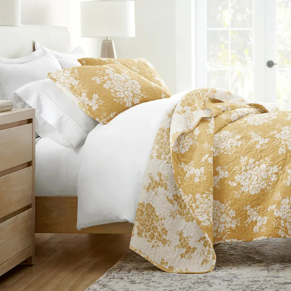 Vintage Floral Reversible Quilted Coverlet Set — 3-Piece Distressed Bouquet Bedding with 2 Pillow Shams
